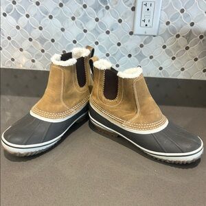 Black & Tan EDDIE BAUER Suede Duck Boots with Shearling Lining